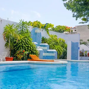 Maria De Lourdes 3*, Cancun Mexico
