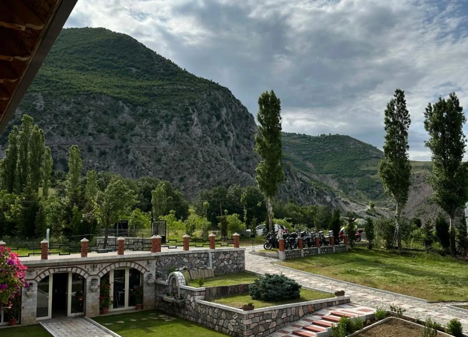 Bujtina Gjana Hotel Kukes 0*,  Albanië
